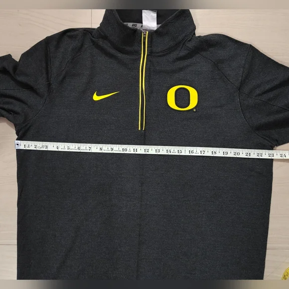 NIKE Oregon Ducks Medium 1/4 Zip Black Pullover Youth Dri-Fit Sweatshirt - Picture 5 of 12